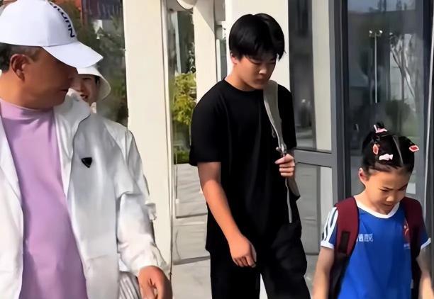 人生赢家！王楠老公离婚后再婚生1儿1女前妻30岁大儿子很低调|凯发国际官网下载